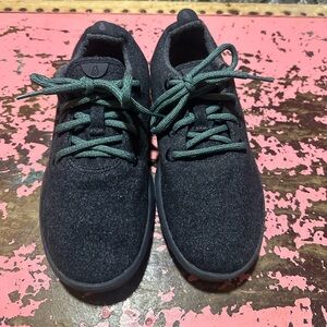 ALLBIRDS Women’s Wool Runner Navy sneaker sz 9